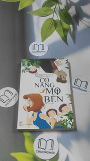 Cô nàng mộ bên